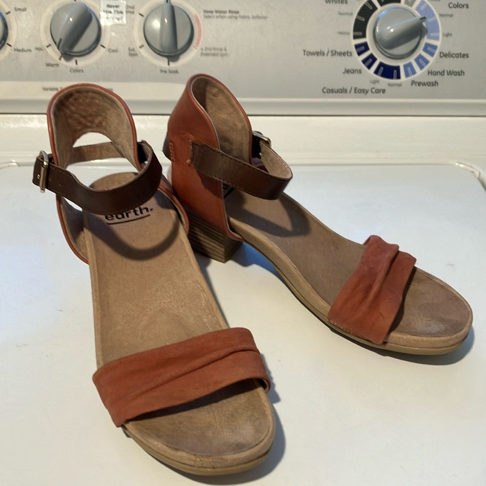 Earth Ivy Symphony ankle strap sandal red orange leather brown ankle strap 8.5